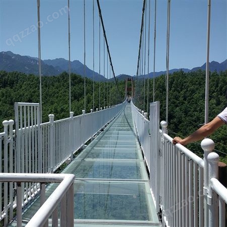 景区 高空玻璃桥 玻璃栈道 玻璃吊桥 施工单位 名扬游乐设备