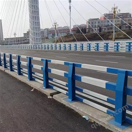正规的有实力的桥梁护栏生产厂家 机动车车道防撞栏杆 来图定制