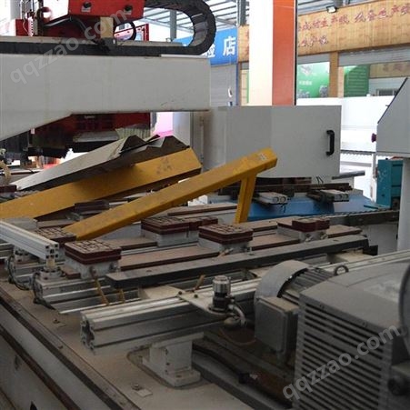 伊玛二手木工机械加工中心设备 临沂二手铝型材三轴数控加工中心设备